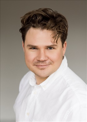 Christoffer Holst